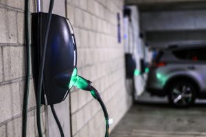 Installation borne de recharge IRVE en copropriété – MG Elec, certifié Qualifelec Pays Basque