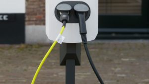 Borne de recharge pour véhicule électrique en copropriété au Pays Basque